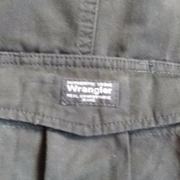 Men Wrangler Black Jean Shorts - Picture 2 of 7